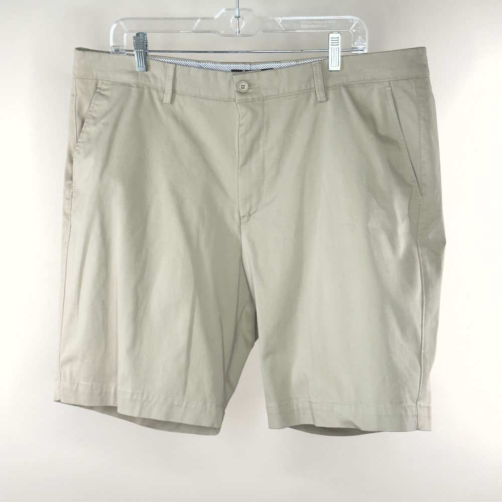 Bloomingdale's Tan Flat Front Men’s Shorts - Picture 2 of 12